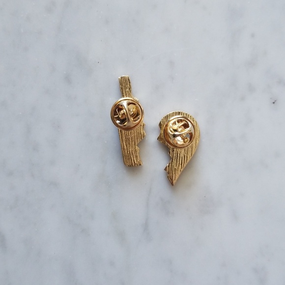 2 pc Broken Heart Wine Bottle Pin Set - Picture 3 of 5